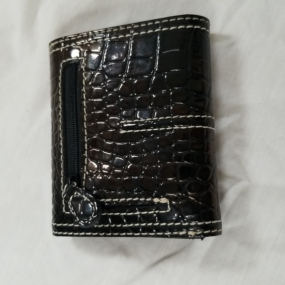 Liz Claiborne Tri-fold Wallet - Picture 3 of 14